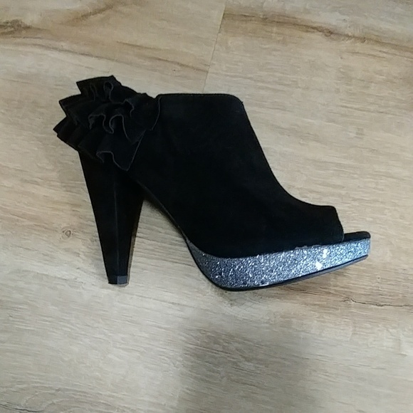 BKE black heels. - Picture 2 of 4